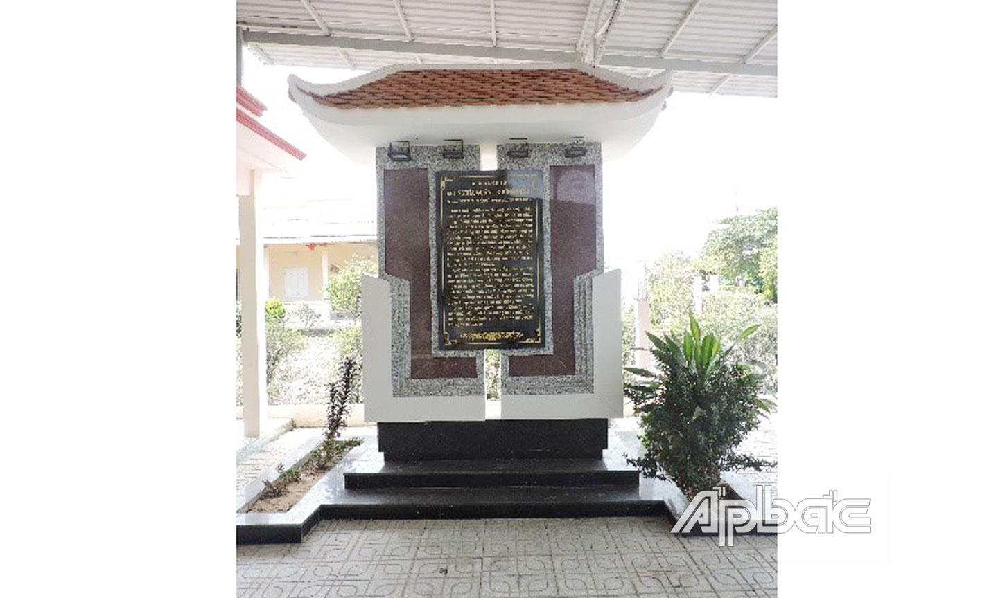 Bia lưu niệm nghĩa quân Trương Định.