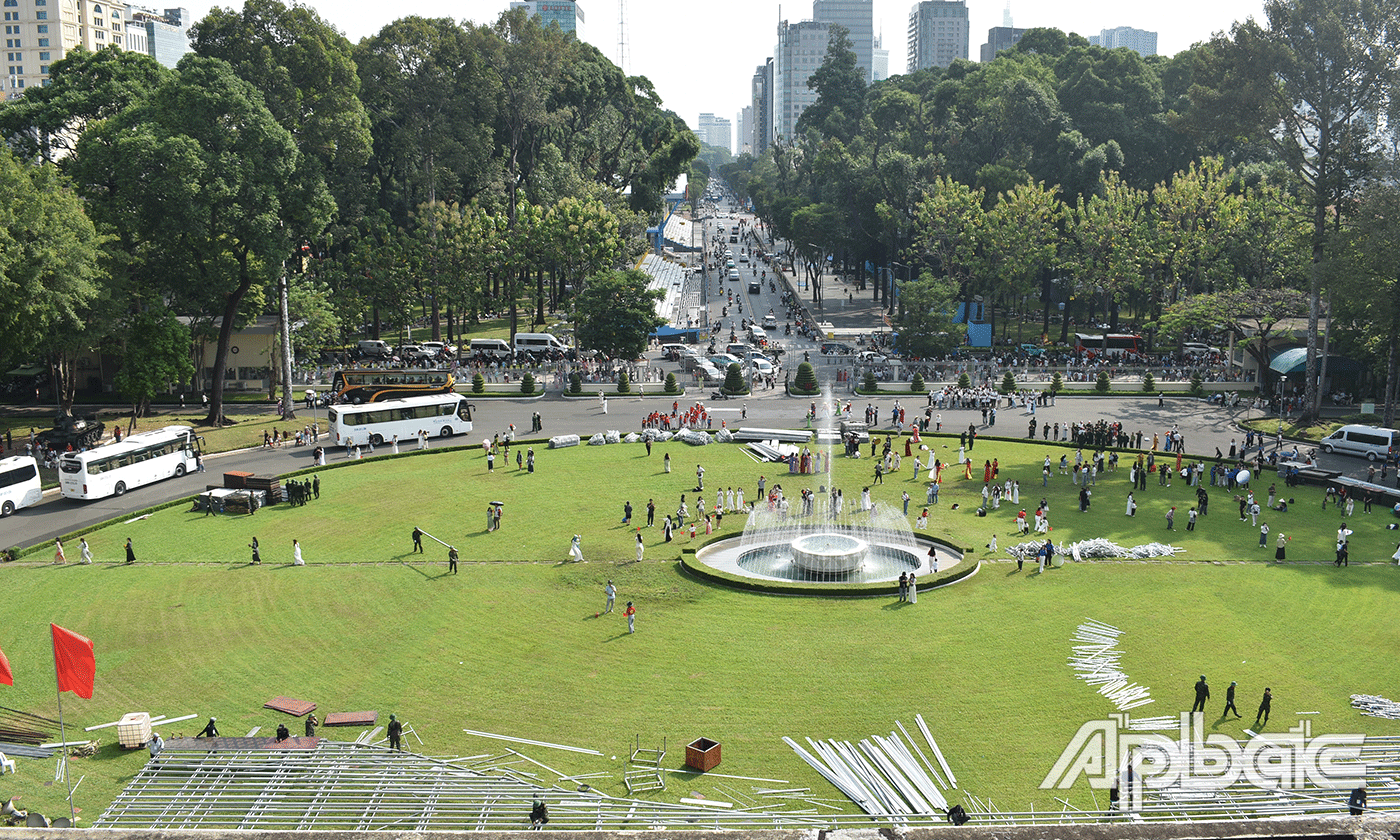 Mặt trước HTTN, nhìn ra xa là đường Lê Duẩn, nơi sẽ diễn ra Lễ kỷ niệm 50 năm Ngày Giải phóng miền Nam, thống nhất đất nước. 