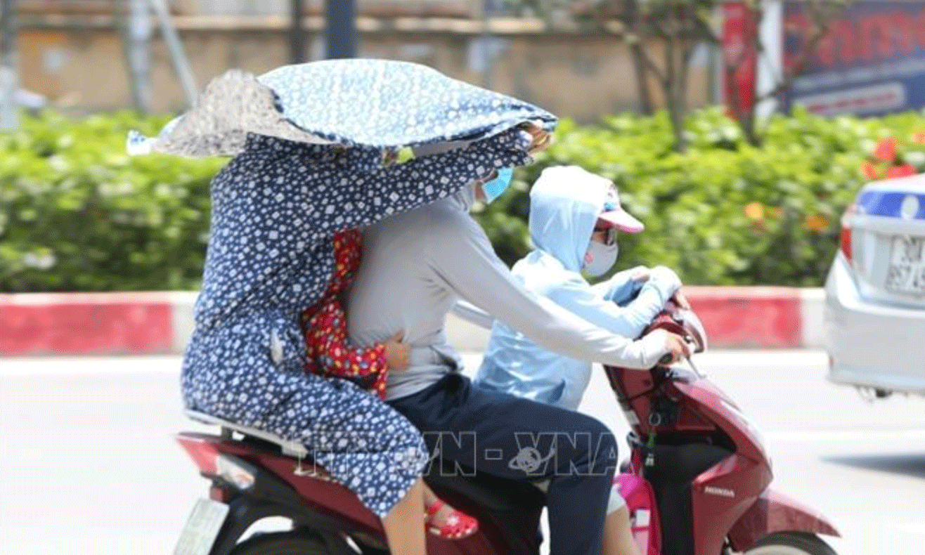 Thời tiết nhiều nơi trên cả nước nắng nóng dịp nghỉ lễ 30/4-1/5. Ảnh: TTXVN