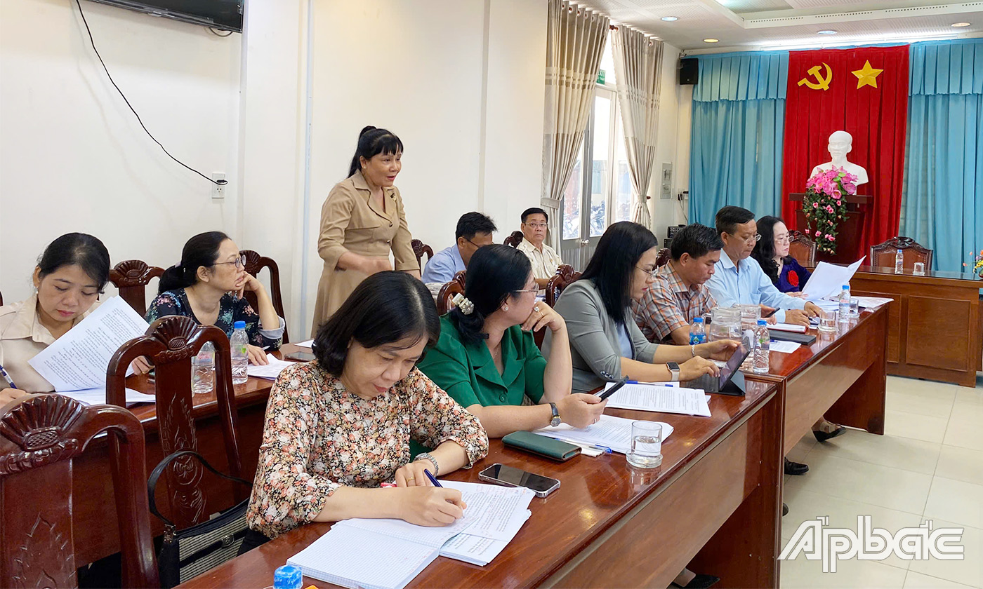 Đại biểu phát biểu 