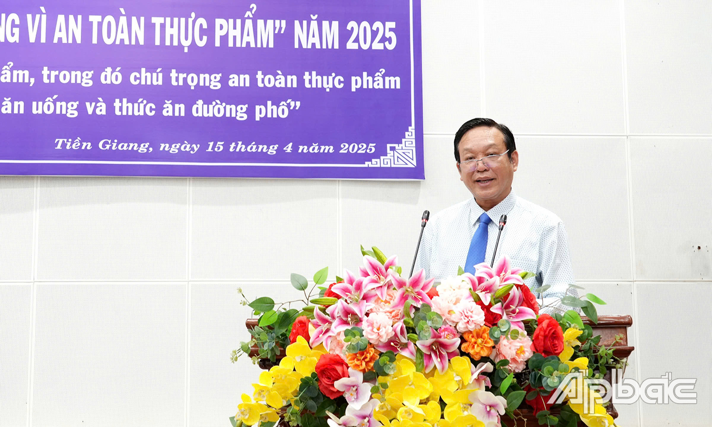 tiến sĩ Nguyễn Văn Dương, Giám đốc Sở Y tế phát biểu khai mạc hội nghị