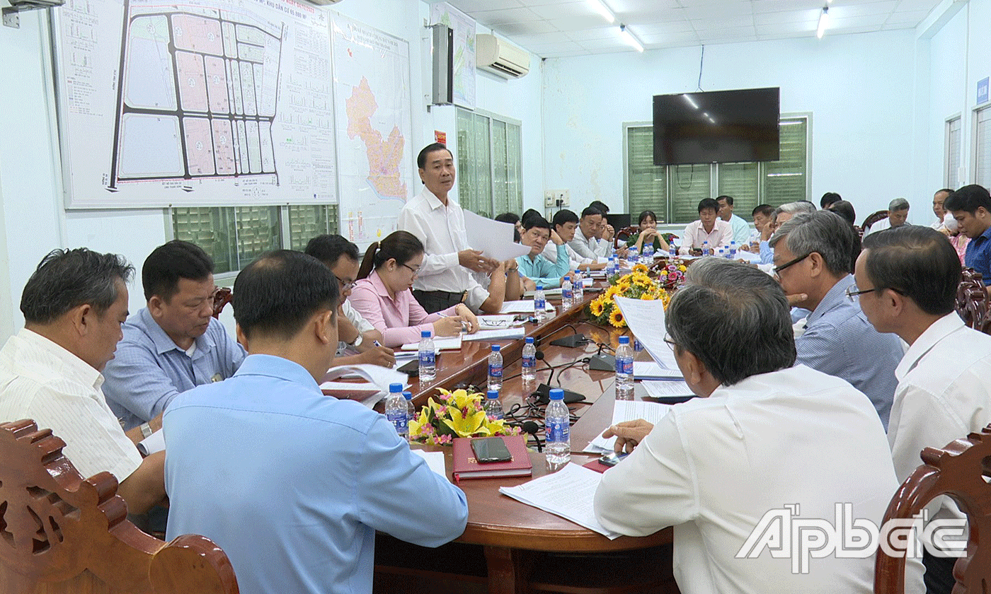 Đại biểu phát biểu ý kiến.