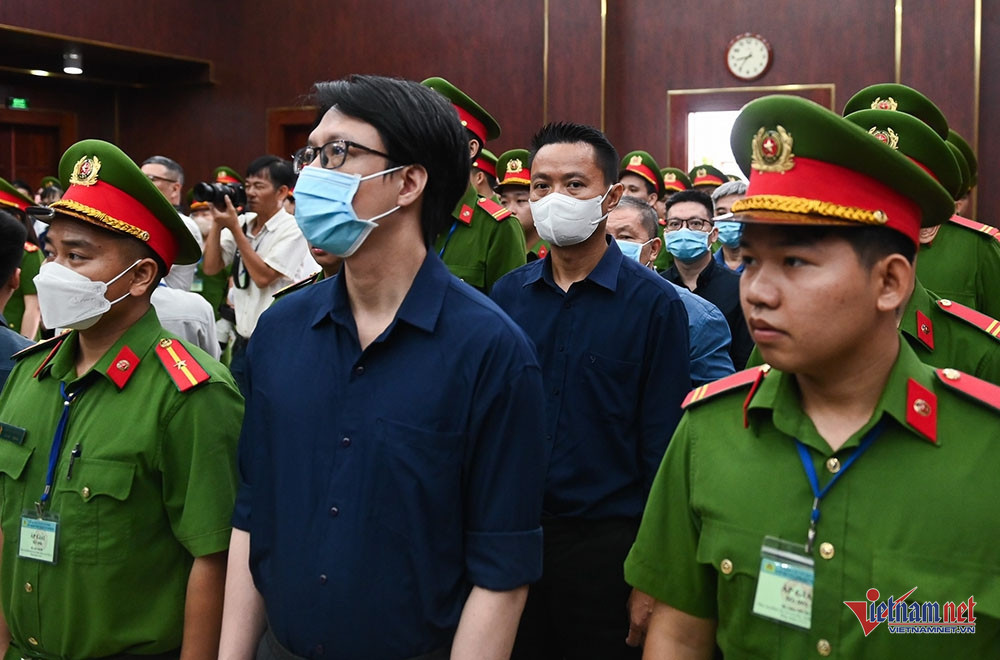 Các bị cáo tại phiên tòa. Ảnh: Nguyễn Huế