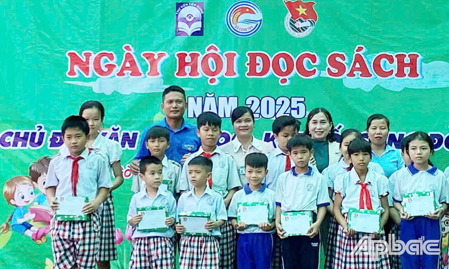 Ngày hội đọc sách năm 2025 được tổ chức tại Trường Tiểu học Huỳnh Văn Mảnh, huyện Gò Công Tây. 