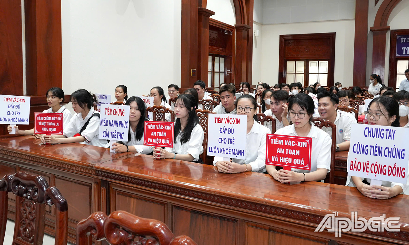 Đông đảo đoàn viên, thanh niên tham gia mít tinh