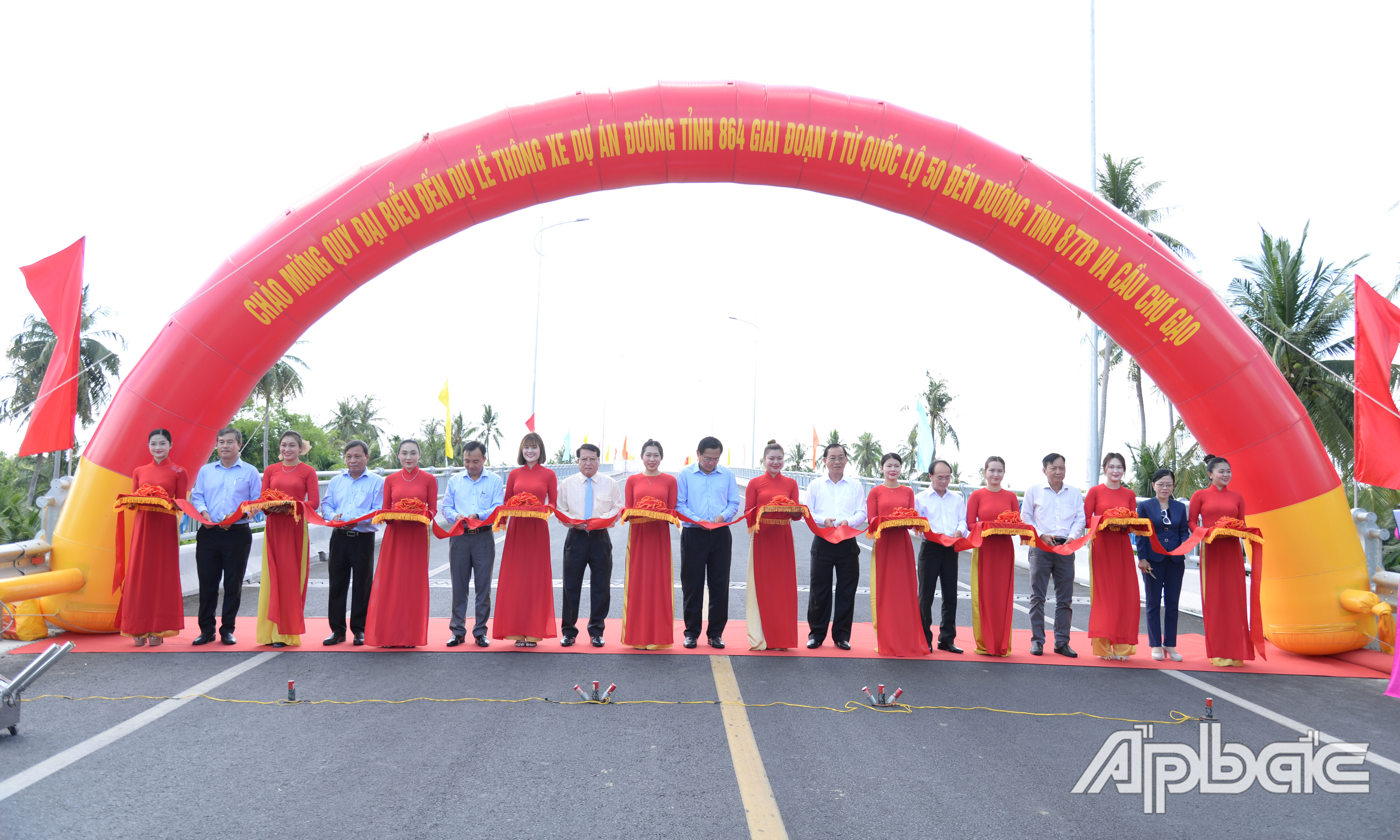 Nghi thức thông xe cầu Chợ Gạo.