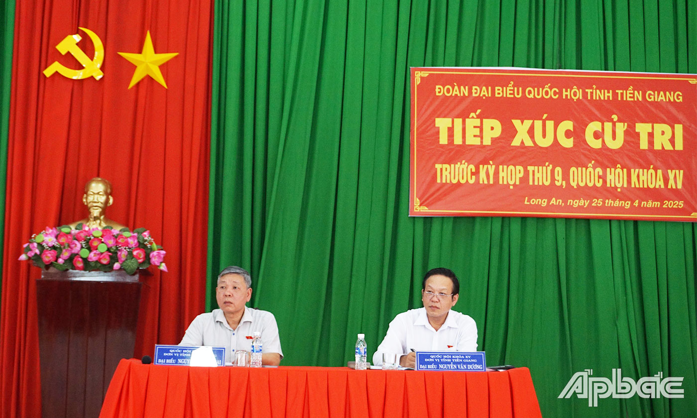 Đoàn Đại biểu Quốc hội tỉnh tiếp xúc cử tri tại xã Long An 