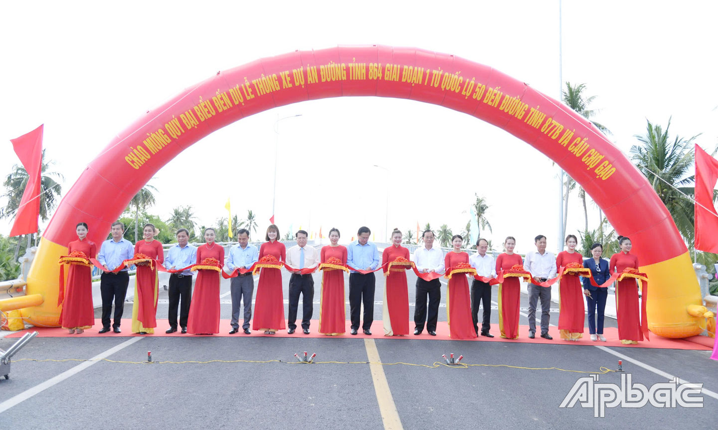 Nghi thức thông xe cầu Chợ Gạo.