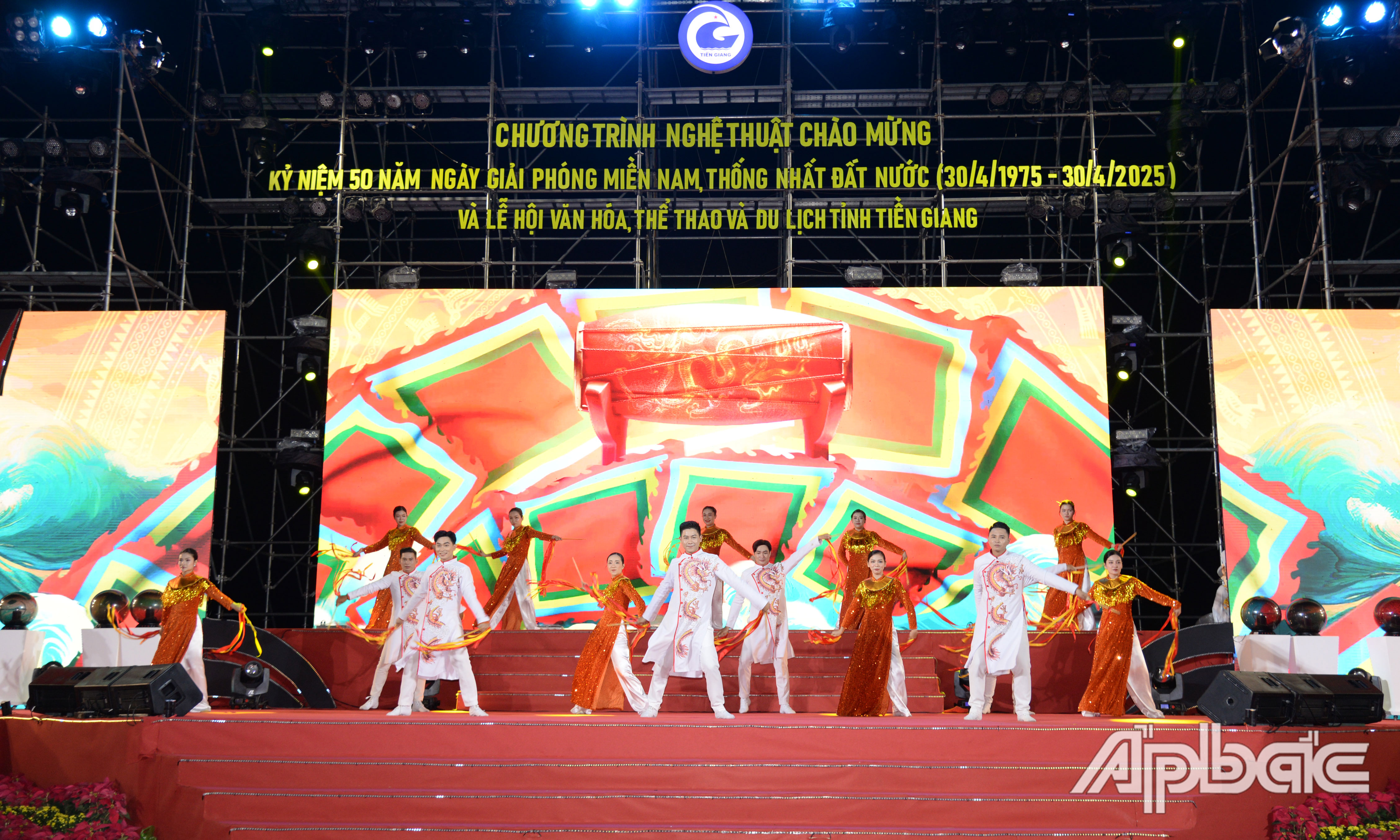 Các mục văn nghệ tại chương trình.