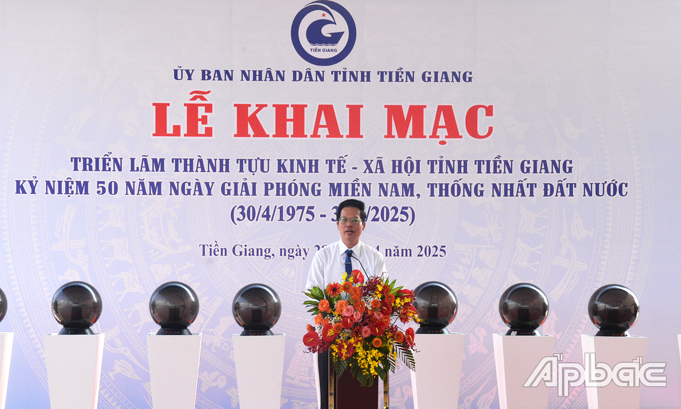 Đồng chí Nguyễn Thành Diệu, Tỉnh ủy viên, Phó Chủ tịch UBND tỉnh phát biểu khai mạc triển lãm