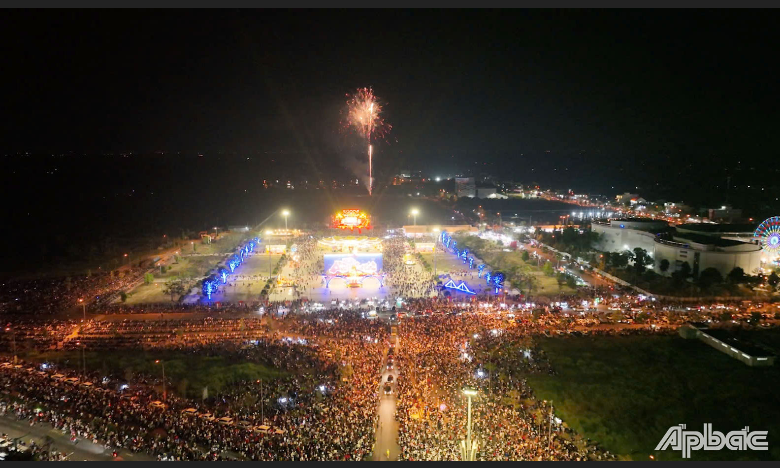 Triển lãm được tổ chức tại Quảng trường Hùng Vương.