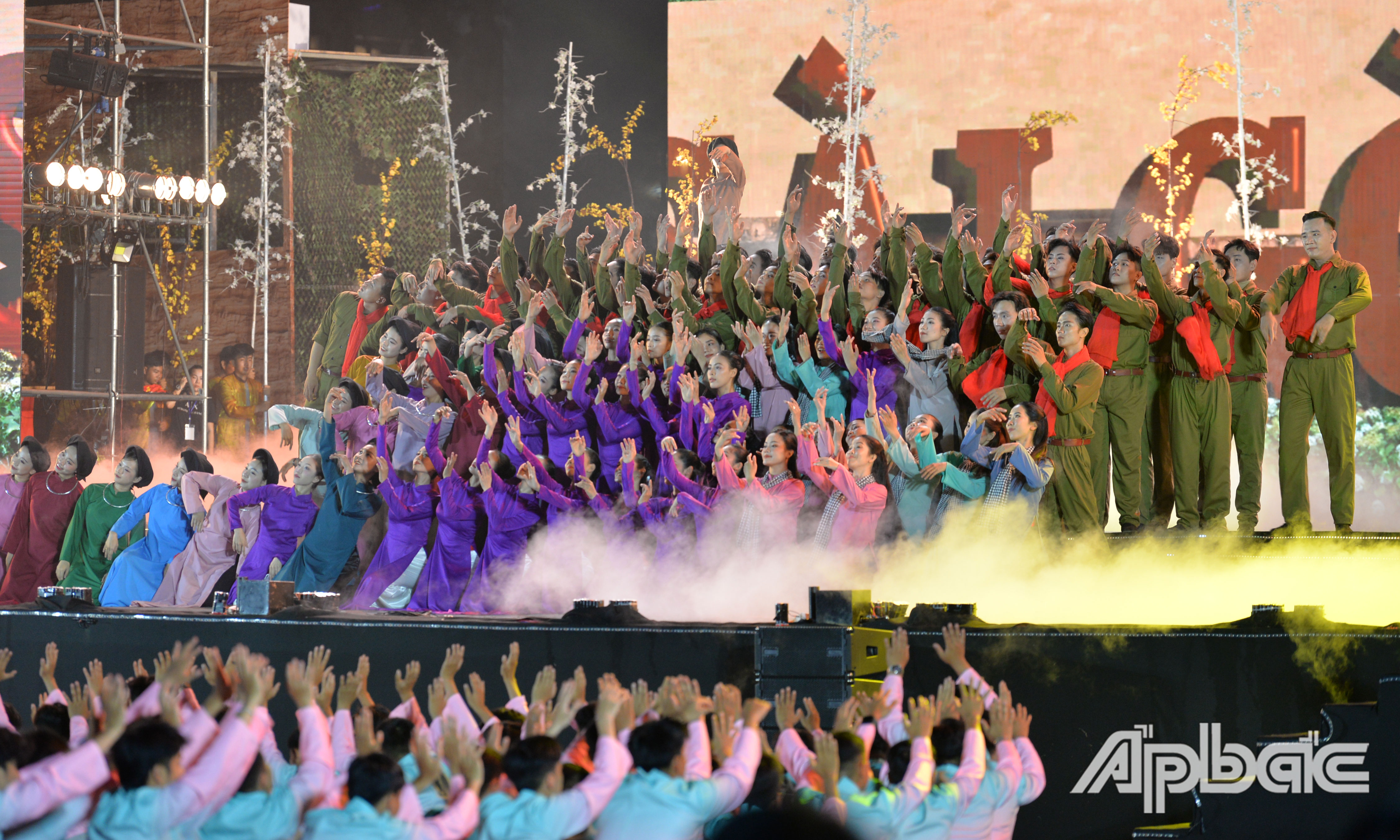 Các tiết mục văn nghệ tại chương trình.