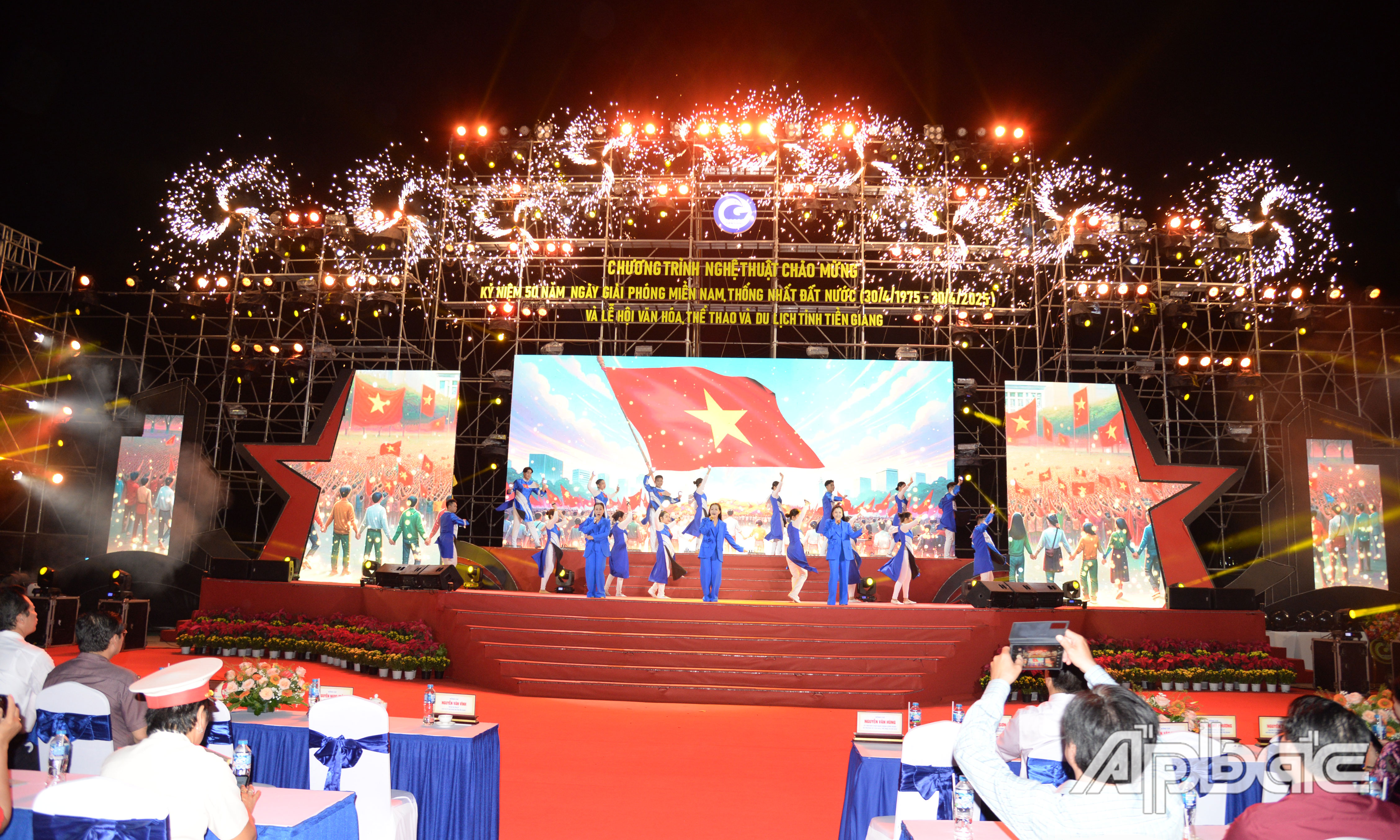 Các tiết mục văn nghệ tại chương trình nghệ thuật.