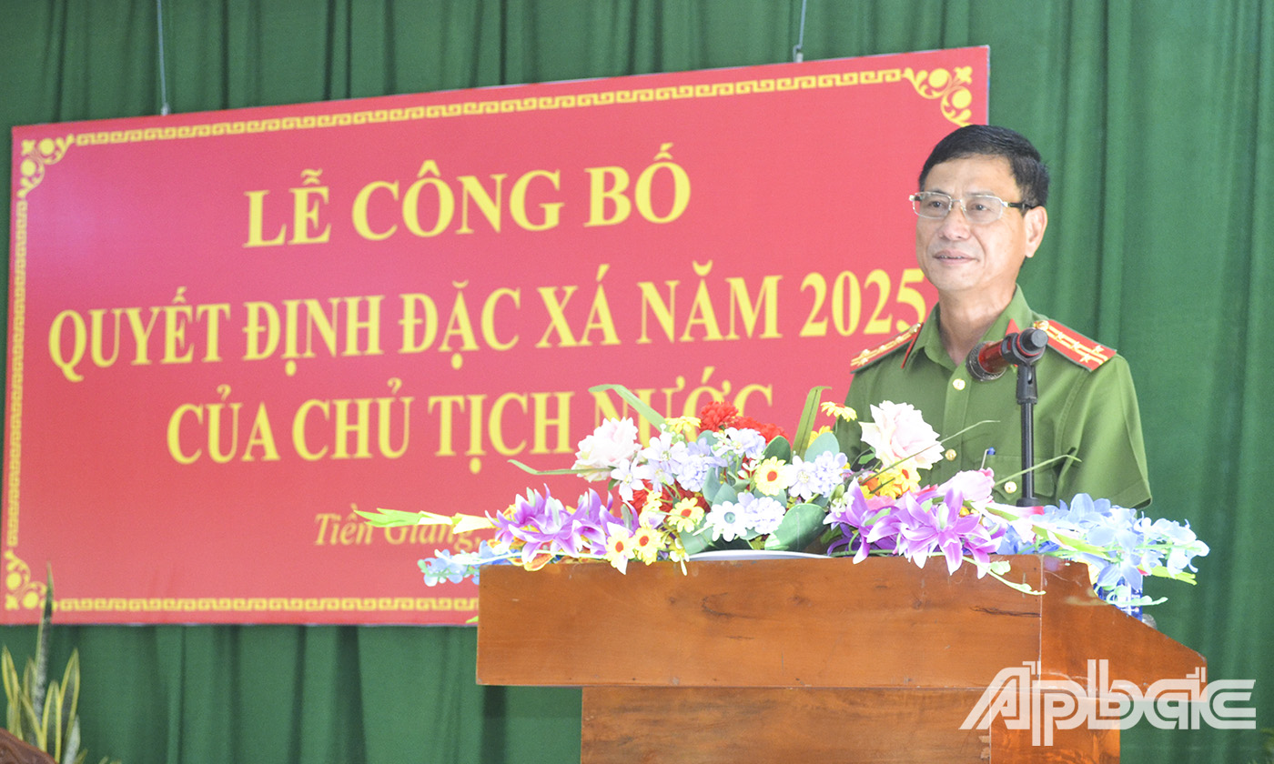 Đồng chí Đại tá Lê Bá Thụy phát biểu tại buổi lễ.