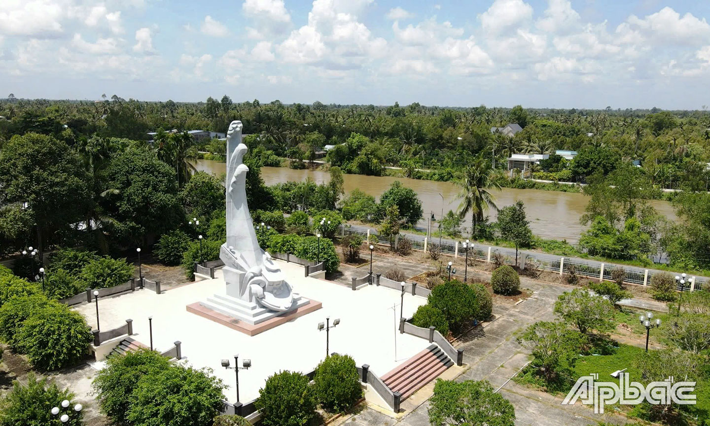 Tượng đài Chiến thắng Ba Rài.