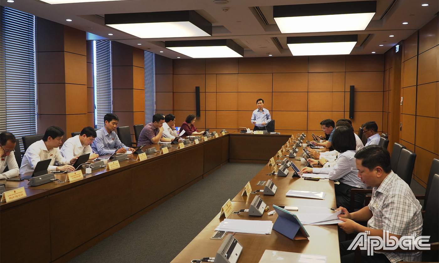 Quang cảnh thảo luận tại tổ