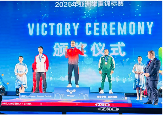 Lại Gia Thành giành tấm HCV đầu tiên cho cử tạ Việt Nam tại giải vô địch châu Á 2025. Ảnh: NGUYỄN HUY