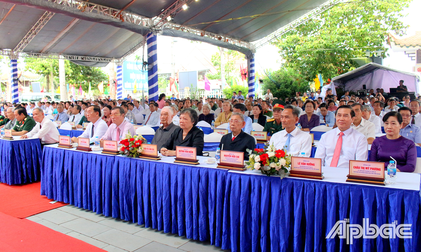 Các đại biểu tham dự Lễ Tưởng niệm.