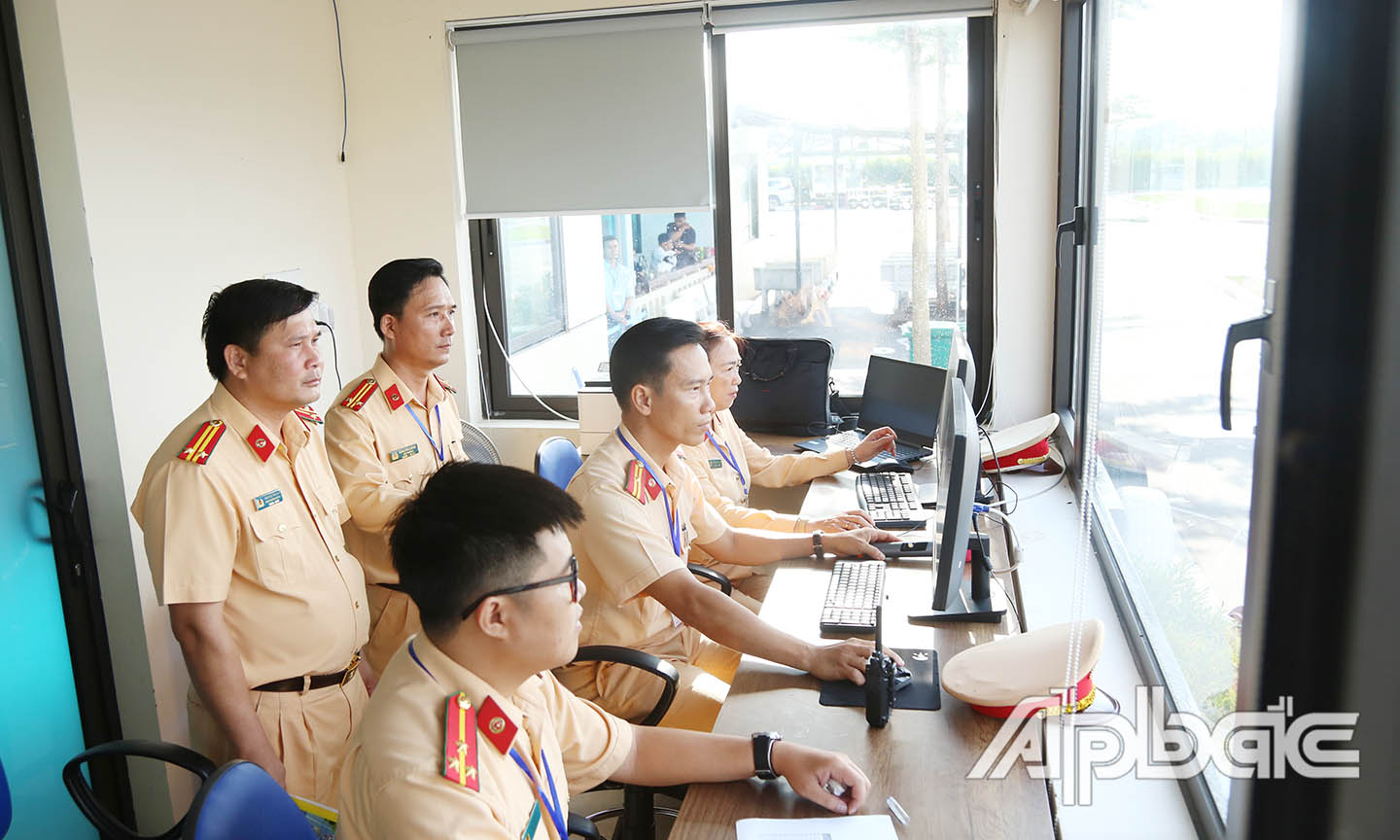 Phòng điều hành giám sát trực tiếp các thí sinh phần thi thực hành.