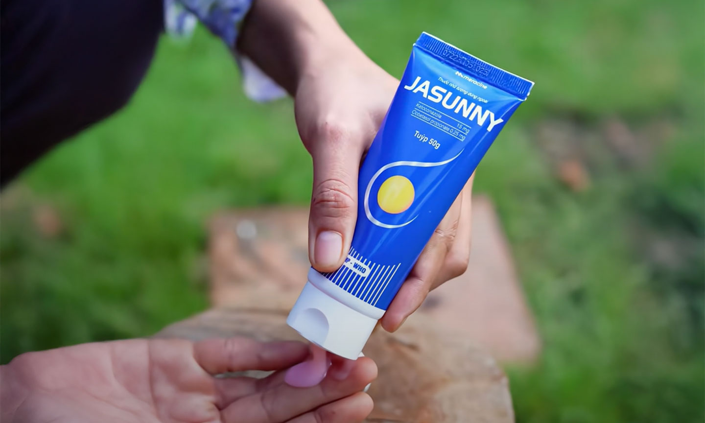 Dầu gội Jasunny trị sạch gàu, hết nấm, ngứa, không gây khô tóc.