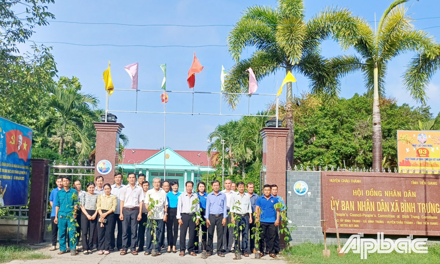 Lễ phát động trồng cây nhân dịp sinh nhật Bác Hồ.