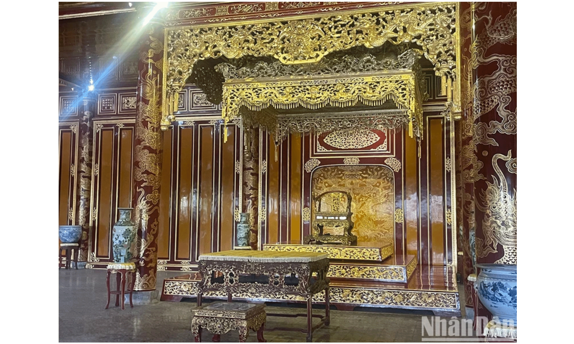 Ngai vàng triều Nguyễn trong điện Thái Hòa.