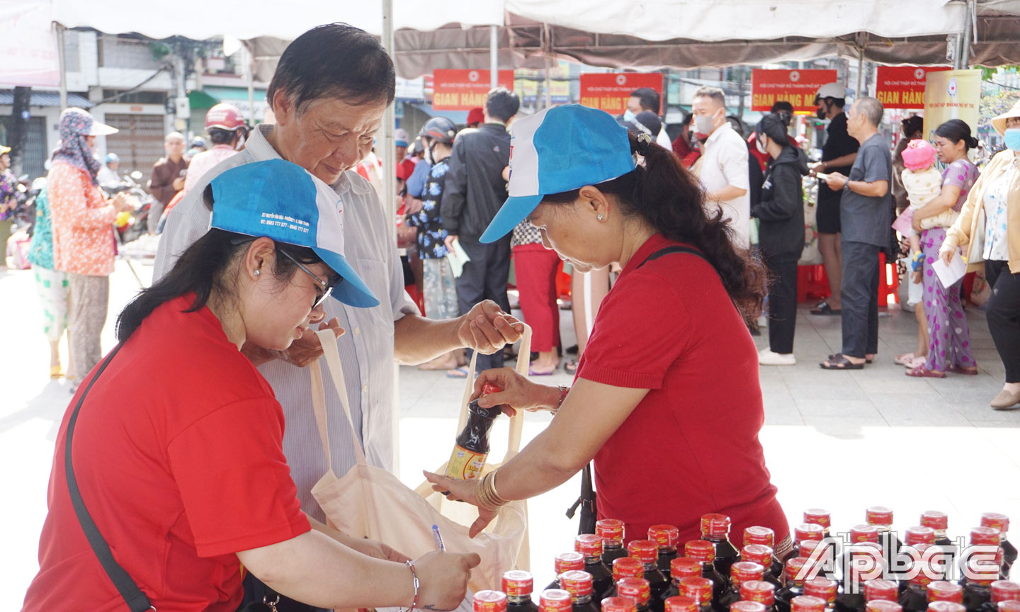 Những phần quà 0 đồng được trao cho người có hoàn cảnh khó khăn tại TP. Mỹ Tho.