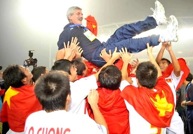 Trước khi bước vào thời kỳ Park Hang Seo, ông Calisto được xem là huấn luyện viên ngoại thành công nhất với bóng đá Việt Nam.