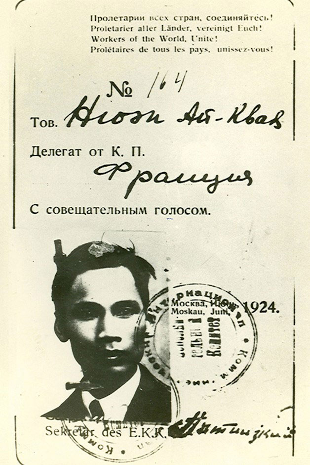 Thẻ đại biểu tư vấn Đại hội V Quốc tế Cộng sản của đồng chí Nguyễn Ái Quốc năm 1924. Nguồn: Bảo tàng Hồ Chí Minh - chi nhánh TP. Hồ Chí Minh