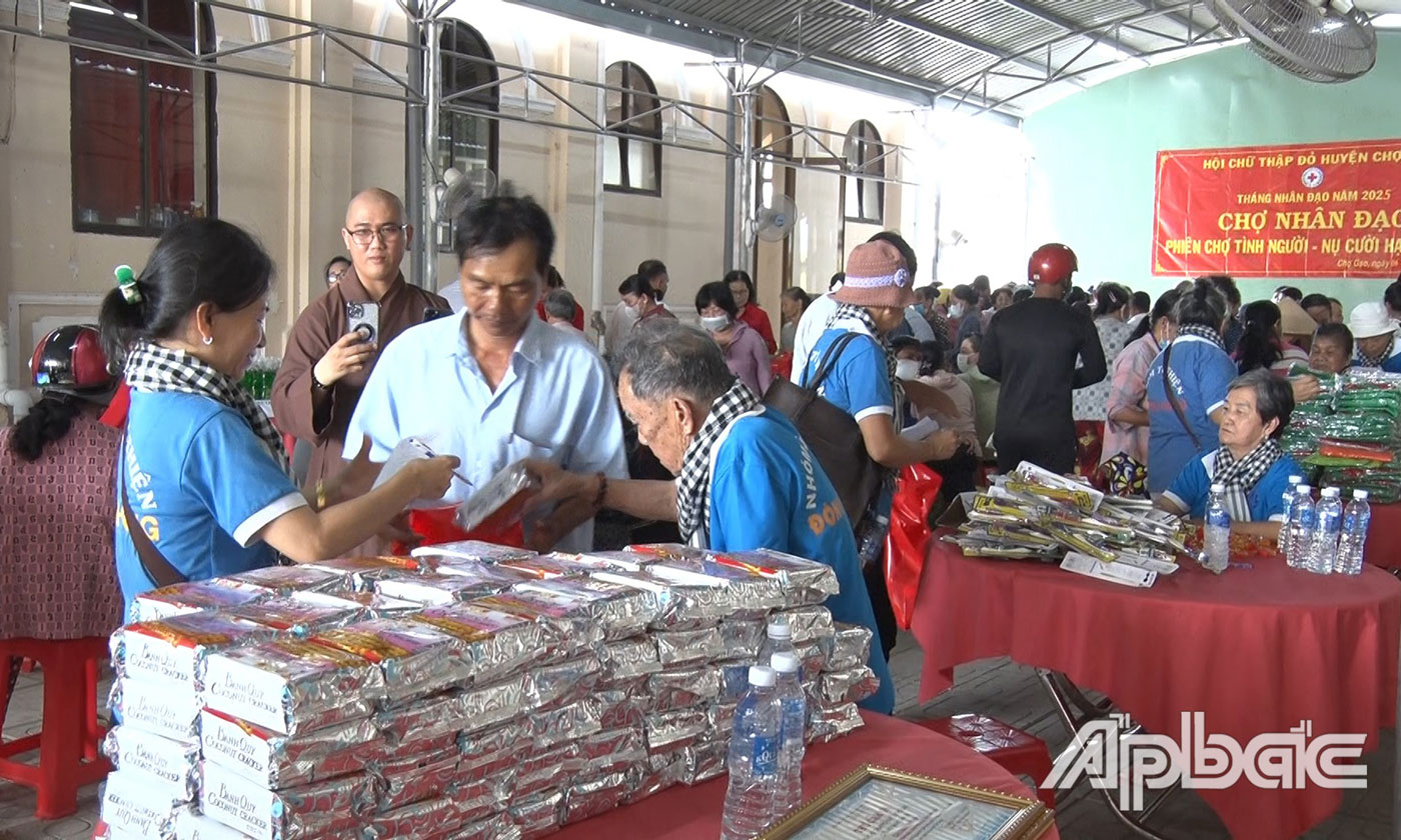 Tổ chức các phiên chợ nhân đạo.