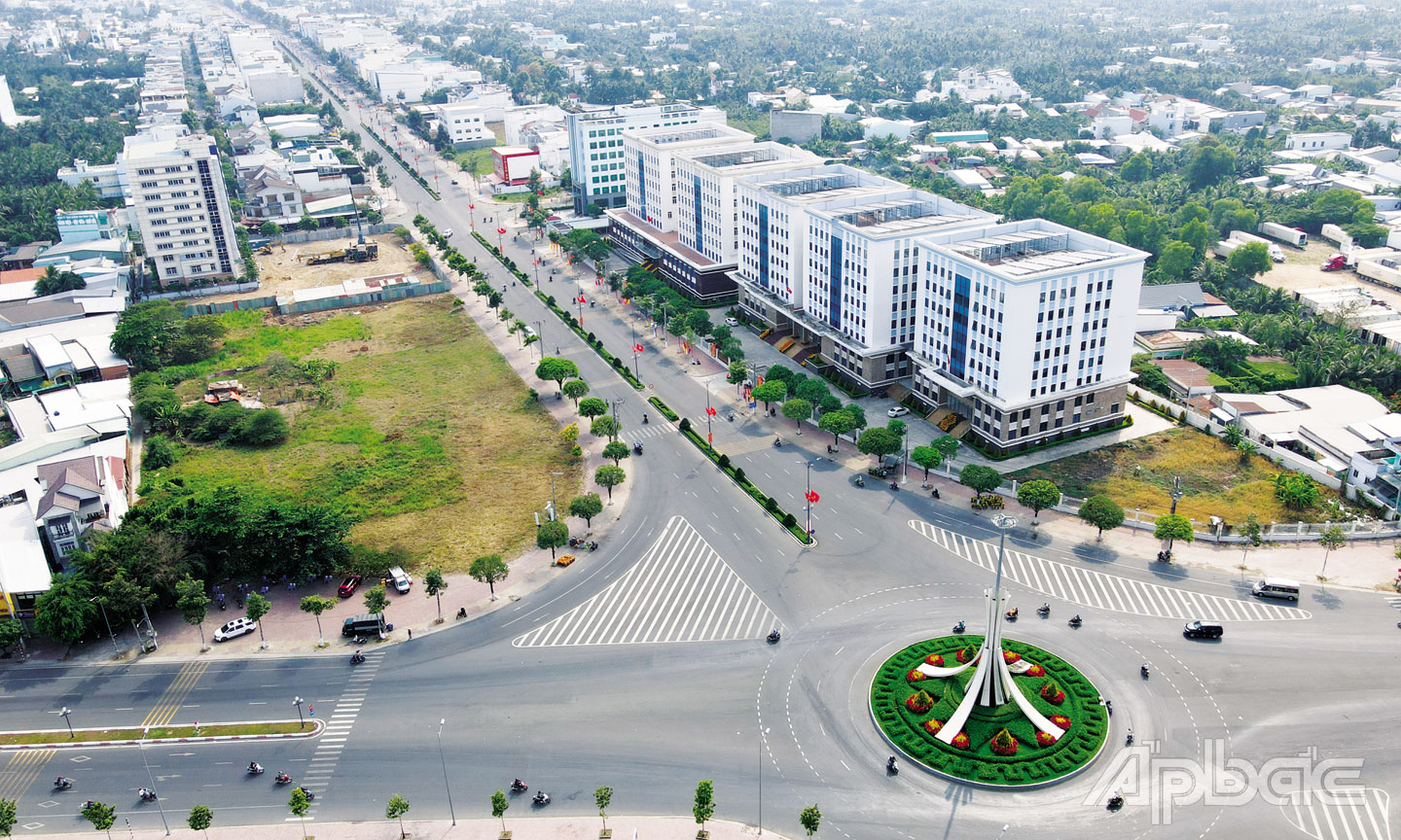  Được công nhận là đô thị loại I trực thuộc tỉnh Tiền Giang, Mỹ Tho từng bước phát triển với kiến trúc của một đô thị văn minh, hiện đại.  Ảnh: HÀ NAM
