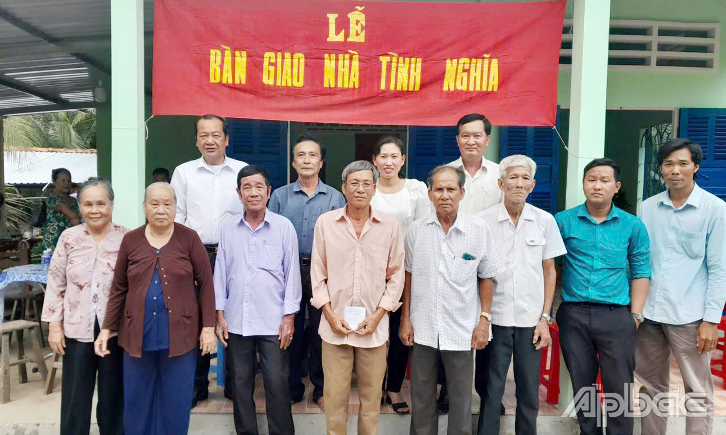 Hội CCB xã Phú Kiết phối hợp các ban, ngành, đoàn thể xã xây dựng nhà tình nghĩa cho hộ gia đình khó khăn về nhà ở.