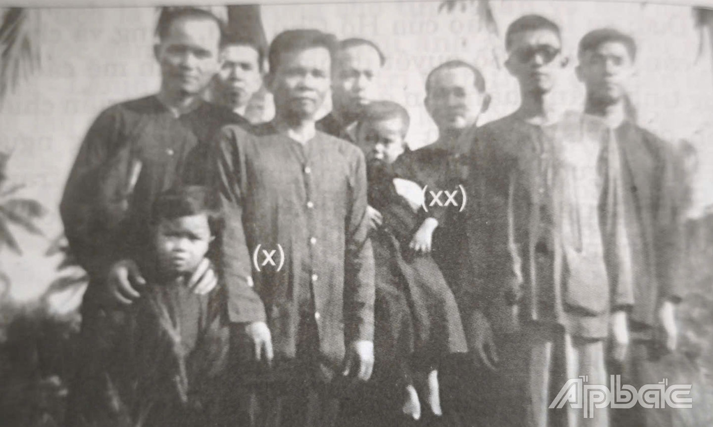 Đồng chí Nguyễn Văn Nguyễn (x)  và đồng chí Ung Văn Khiêm (xx) dự Hội nghị Ủy ban kháng chiến hành chánh tỉnh Bạc Liêu vào tháng 4-1950.