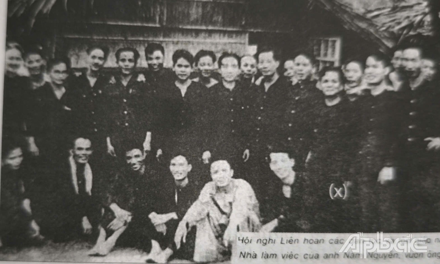  Đồng chí Nguyễn Văn Nguyễn (x) tham dự Hội nghị liên hoan các dân  tộc và tôn giáo năm 1951.