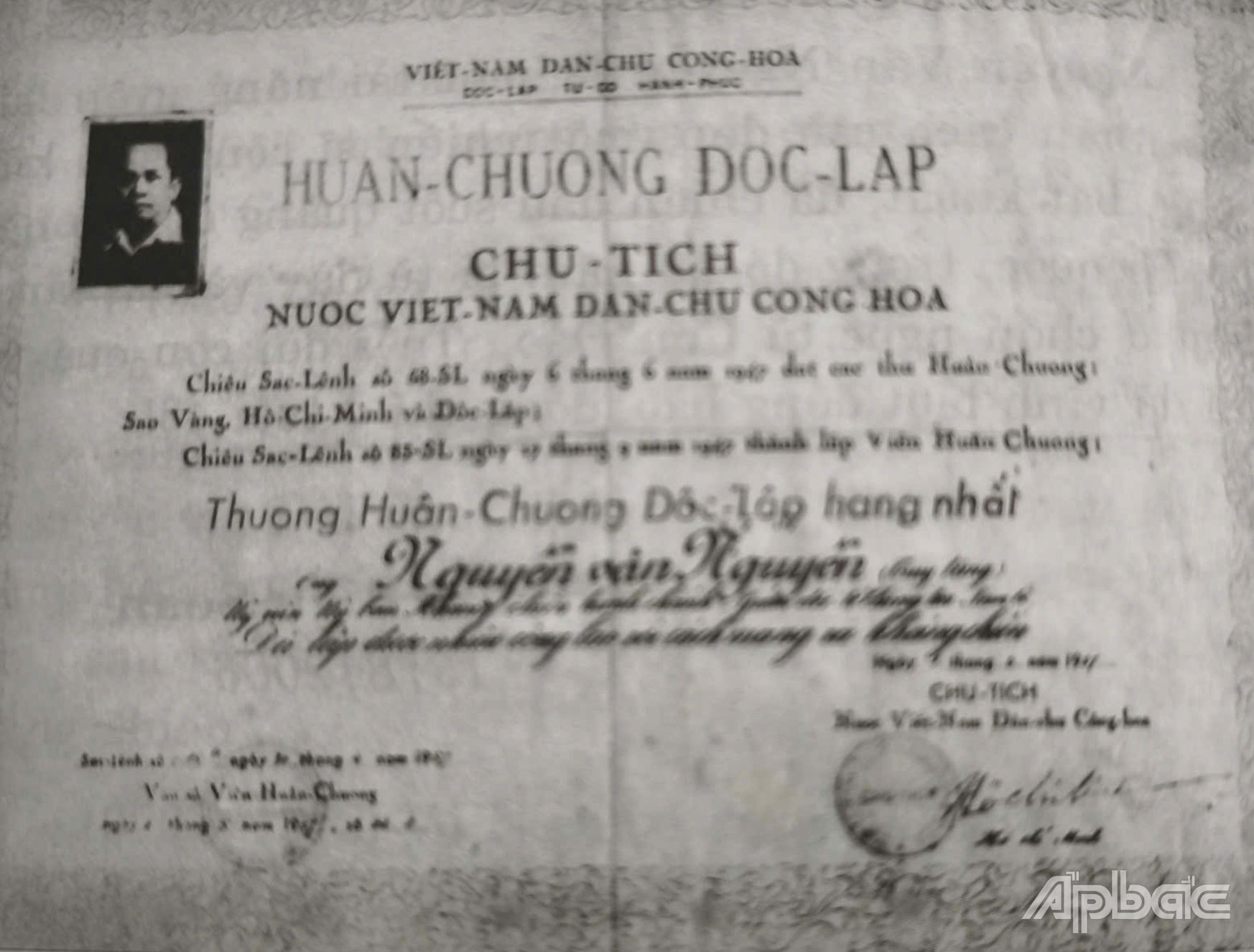 Tặng thưởng Huân chương Độc lập hạng Nhất do chủ tịch Hồ Chí Minh ký tặng ngày 1-5-1957.