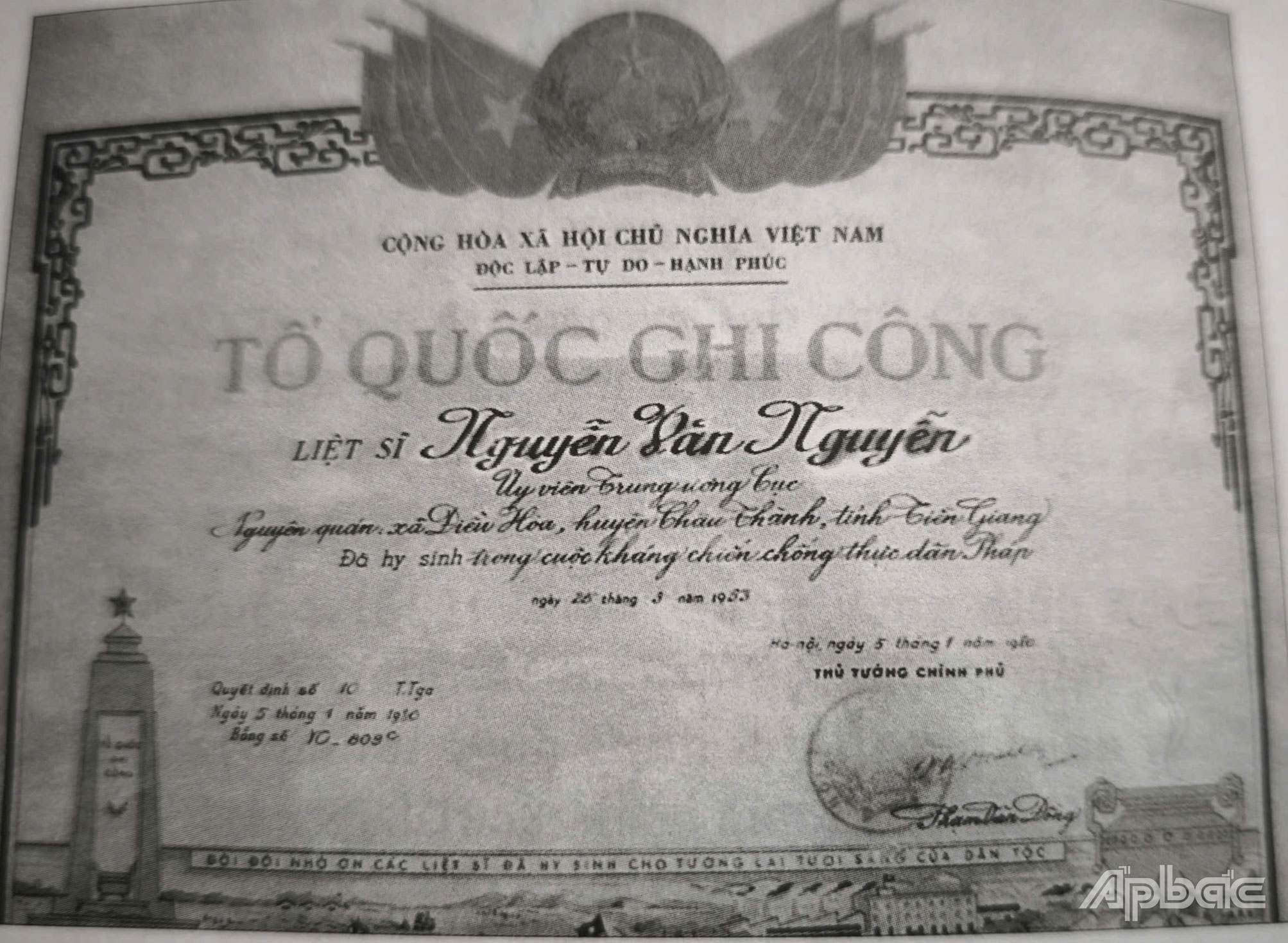 Bằng Tổ quốc ghi công do Thủ tướng Chính phủ Phạm Văn Đồng ký ngày 5-1-1980.