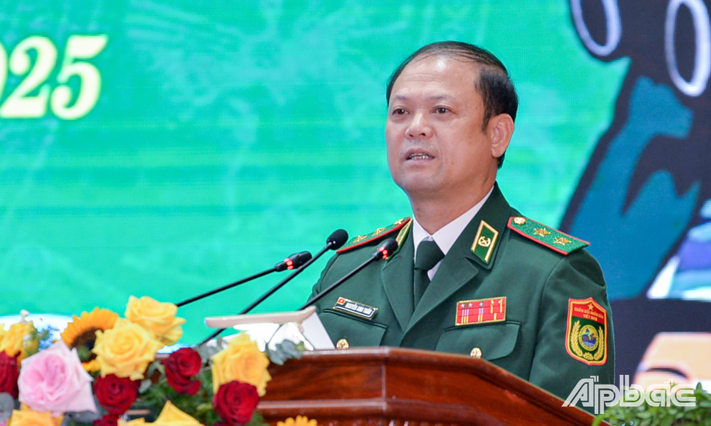 Trung tướng Nguyễn Anh Tuấn, Bí thư Đảng ủy, Chính ủy BĐBP Việt Nam phát biểu tại buổi họp mặt.