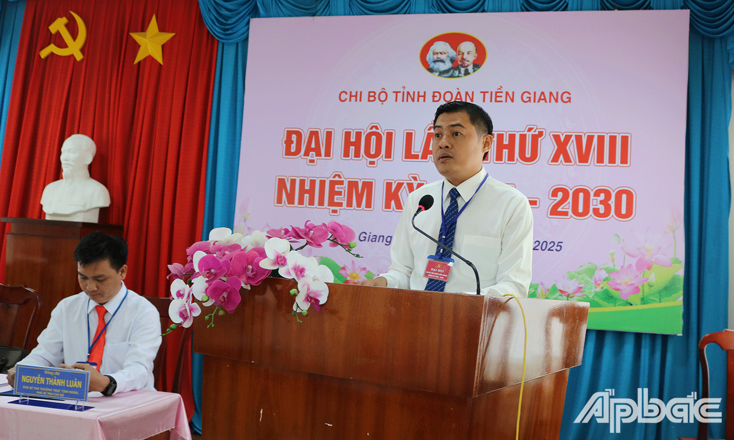 Đồng chí Nguyễn Quang Minh Bí thư Tỉnh Đoàn, Bí thư Chi bộ Tỉnh đoàn phát biểu tại Đại hội