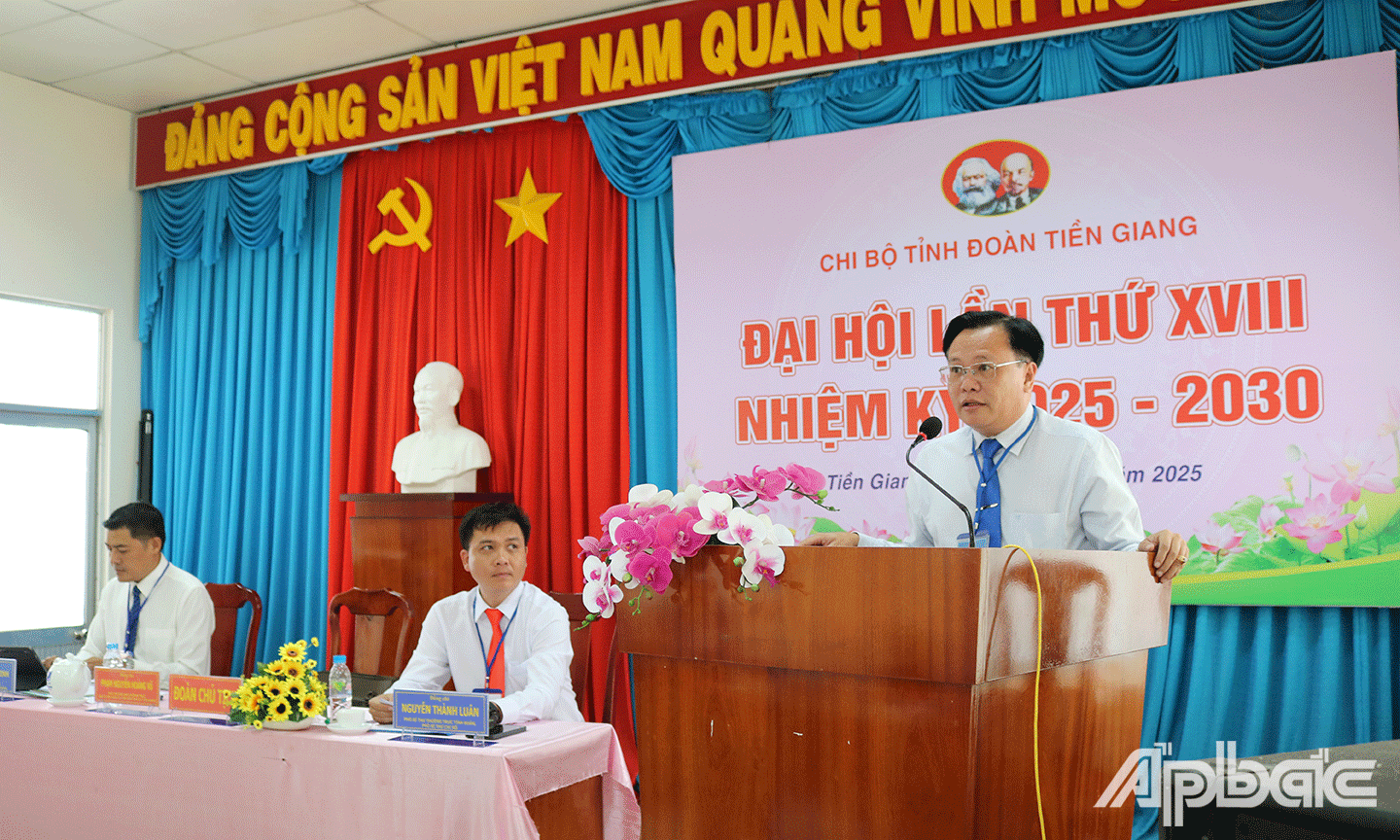 Đồng chí Phạm Nguyễn Hoàng Vũ, Uỷ viên Thường vụ, Trưởng Ban Tuyên giáo và Dân vận Đảng ủy Các cơ quan Đảng tỉnh dự và phát biểu chỉ đạo Đại hội. 