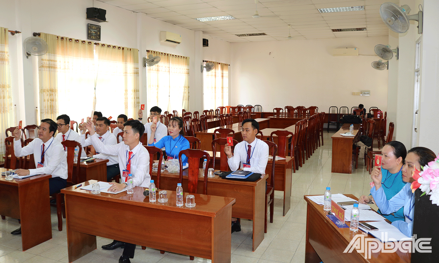 Đại biểu tham gia biểu quyết