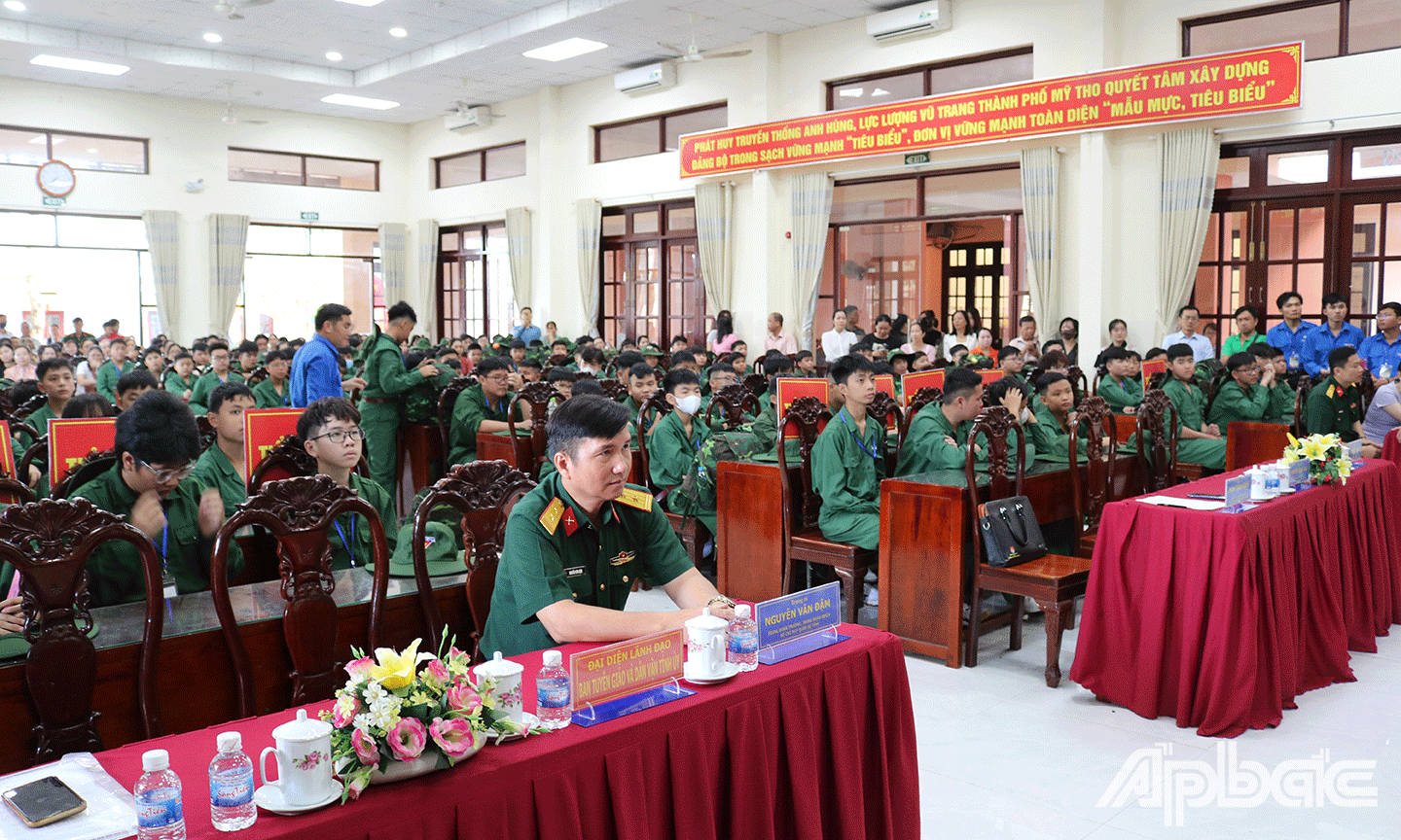 Chương trình năm nay có chủ đề “Tự hào quân ngũ - rèn luyện, trưởng thành”, thu hút 132 học viên tham gia.