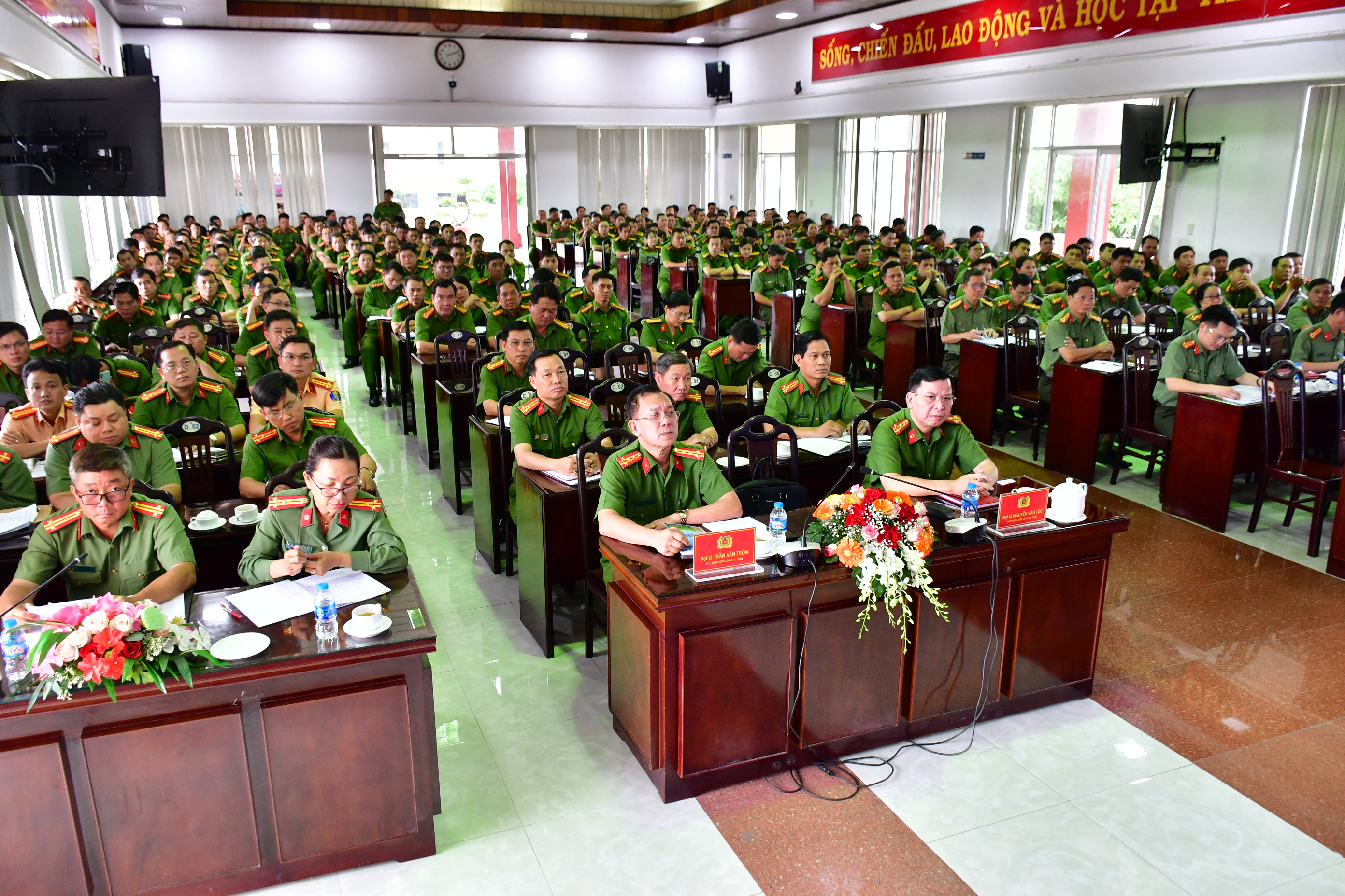 Đại biểu tham dự họp mặt tại điểm cầu 