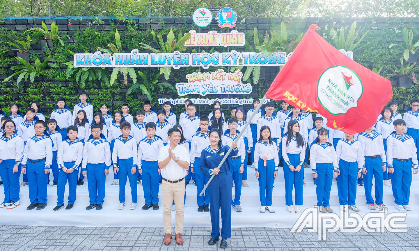 Nghi thức trang trọng: Lễ trao cờ xuất quân chương trình học kỳ quân đội năm 2025