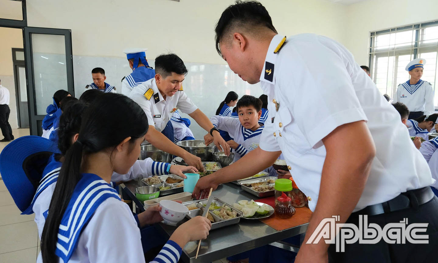 Trải nghiệm ăn uống theo chế độ quân đội