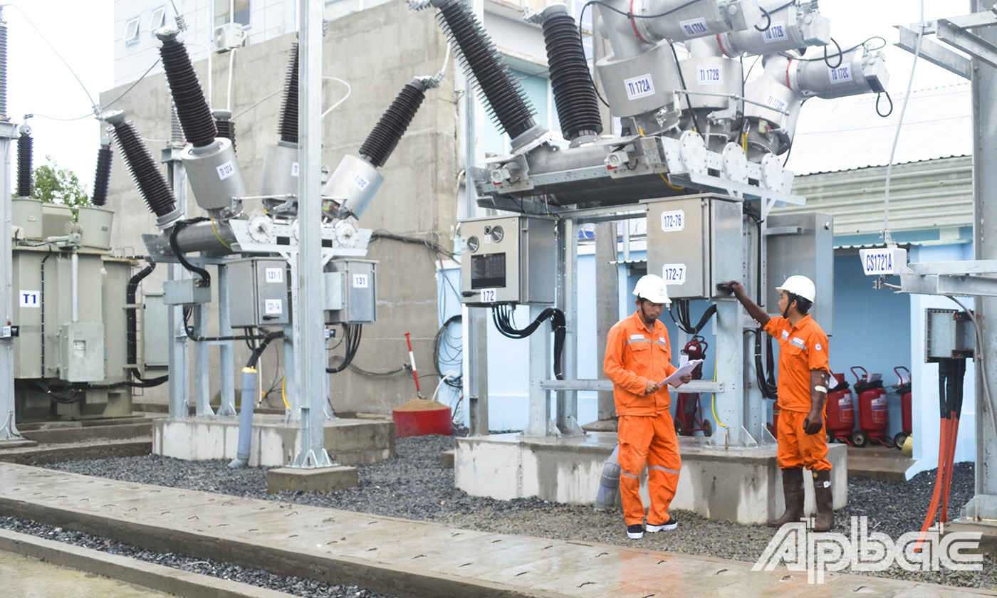 Điện lực Tiền Giang kiểm tra và thực hiện lệnh đóng điện công trình cải tạo và nâng công suất trạm 110 kV Mỹ Tho.
