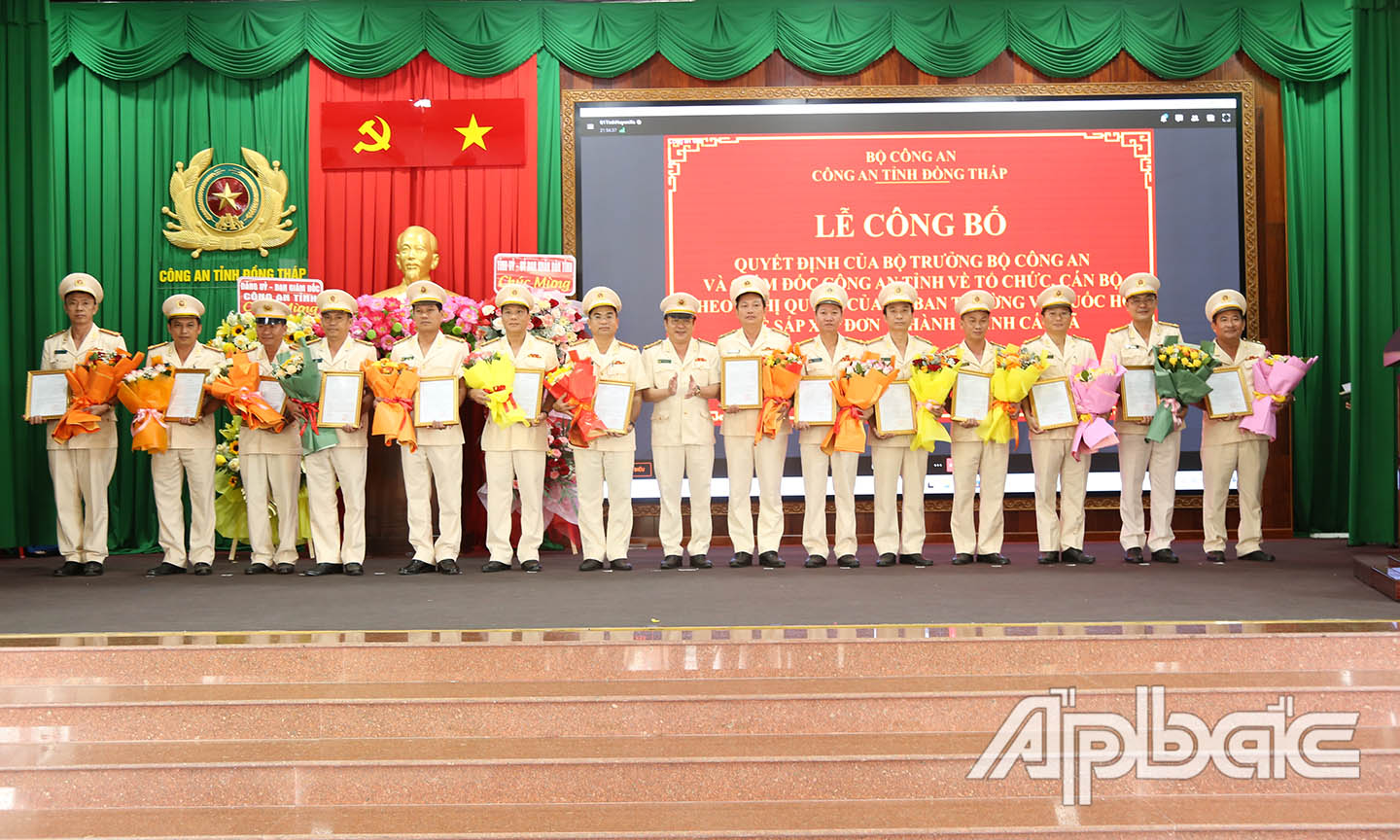 Trao quyết định Bộ Công an cho các 