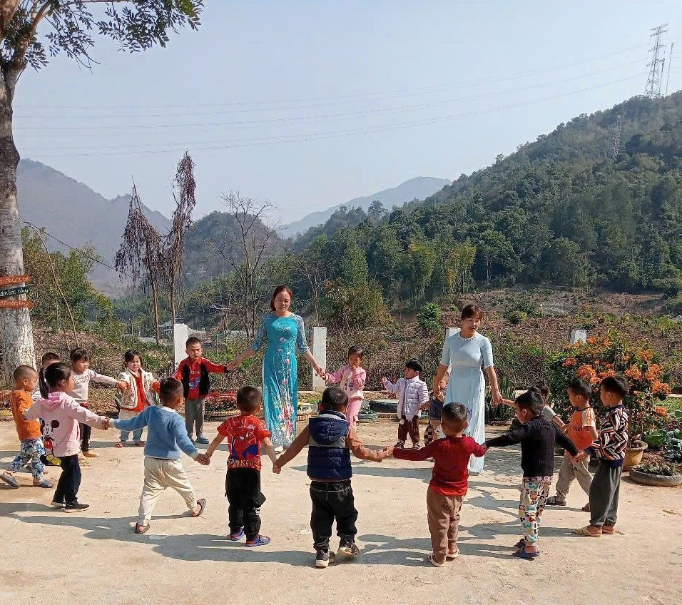 Cô trò Trường mầm non Quài Nưa (Tuần Giáo, Điện Biên).