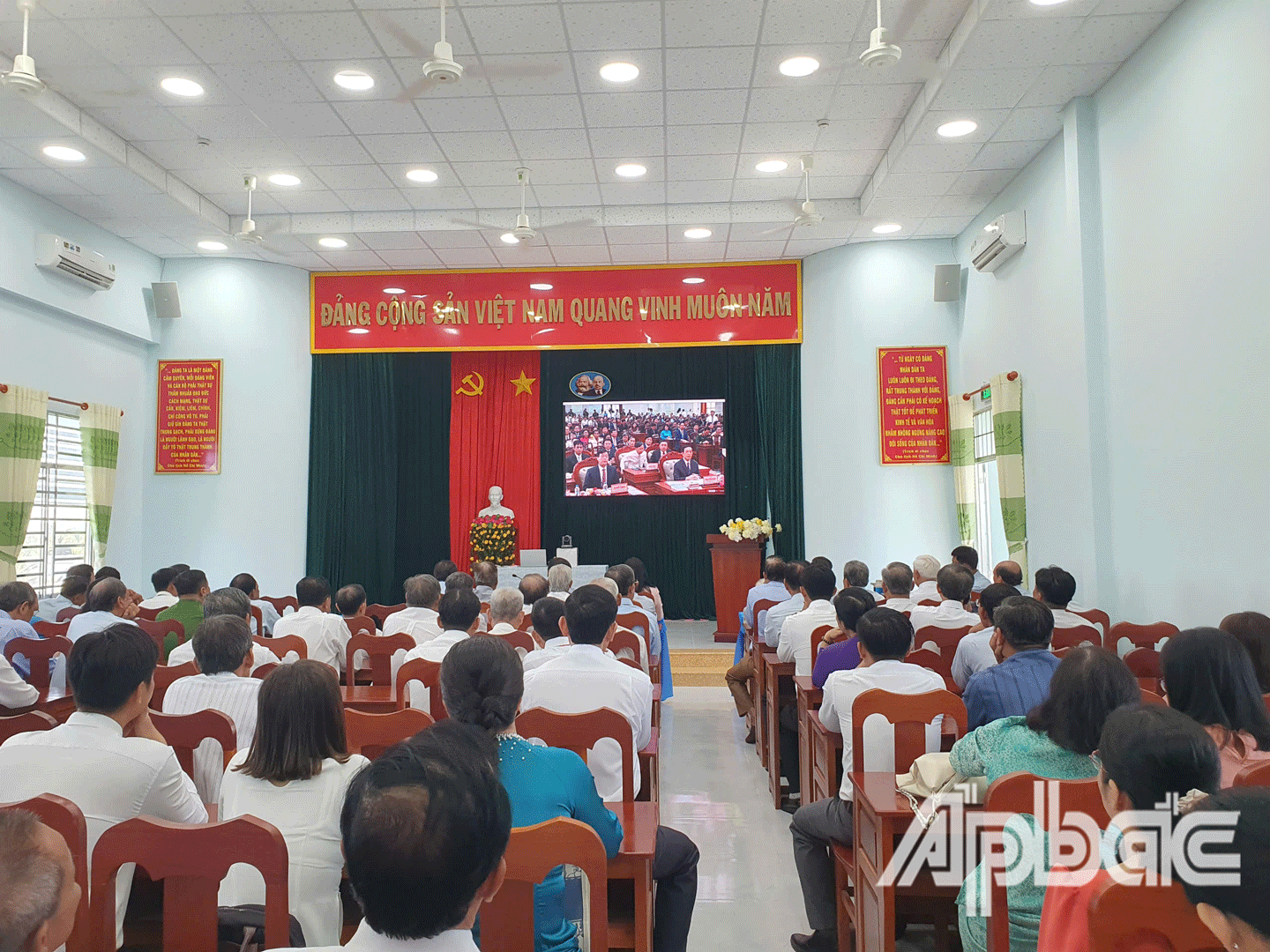 Quang cảnh tại điểm cầu xã Cái Bè. 