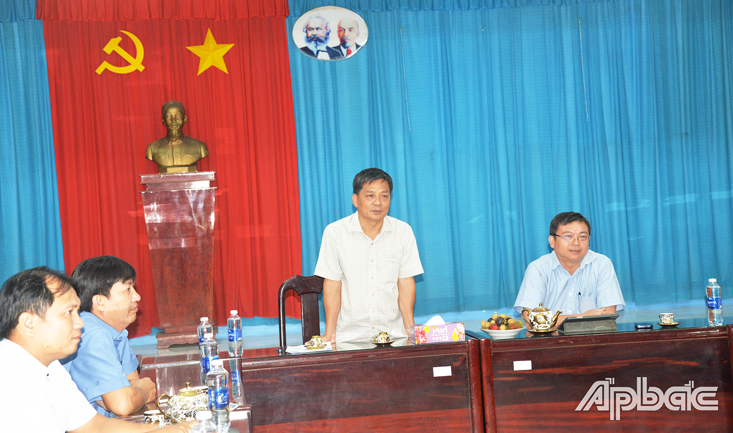 Đồng chí Trương Văn Chung, Bí thư Đảng ủy xã Ngũ Hiệp báo cáo kết quả 3 ngày vận hành mô hình chính quyền 2 cấp của địa phương