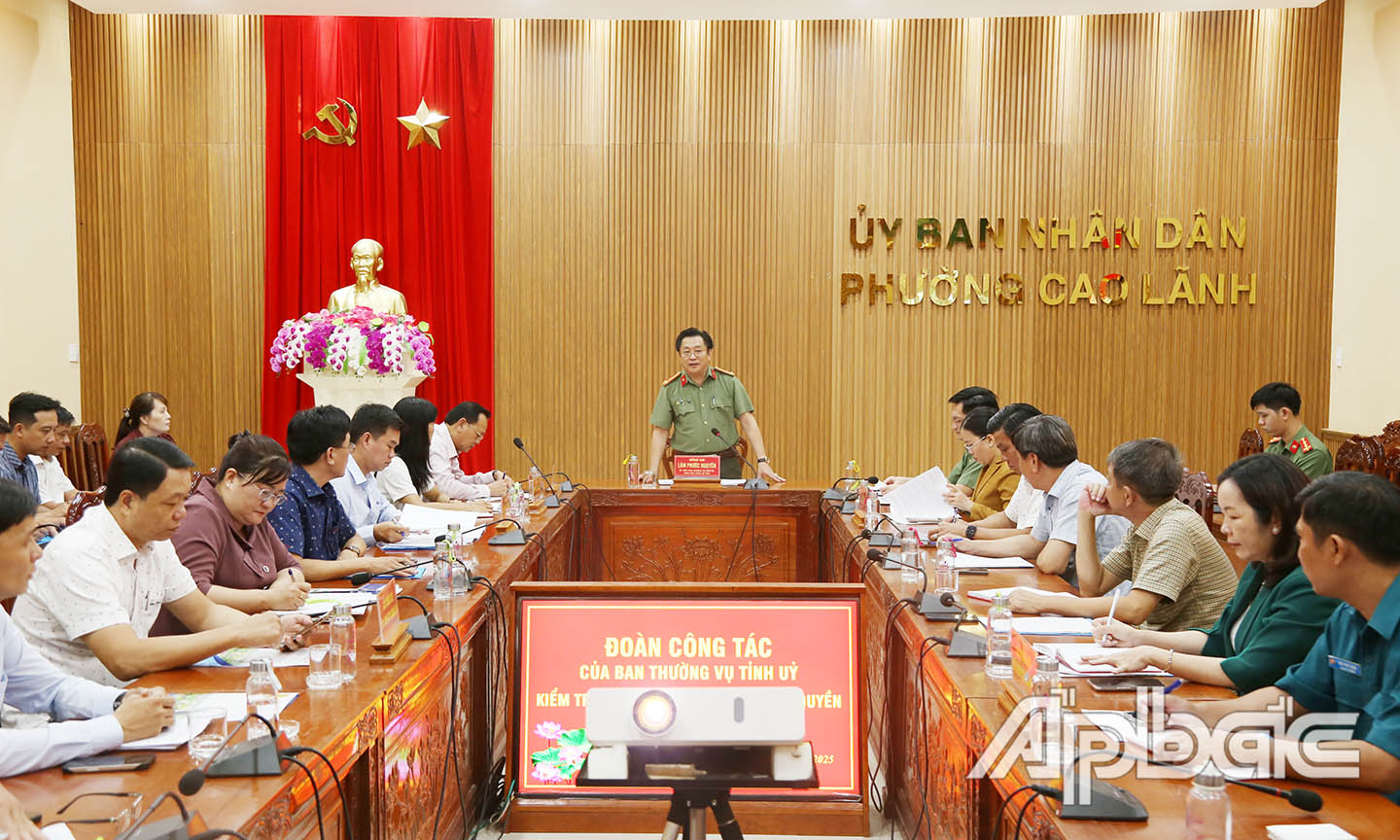 Đại tá Lâm Phước Nguyên đánh giá tình hình hoạt động sau kiểm tra.